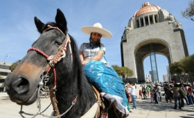 Desfile por Revoluci&oacute;n Mexicana, con pocos militares y sin p&uacute;blico