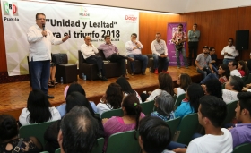 Pepe Meade por conducto de Armando R&iacute;os Piter respalda a Doger 