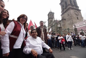 Encabez&oacute; megamarcha contra el fraude en Puebla.