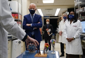Biden no considera compartir vacunas contra #COVID19 con M&eacute;xico