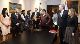 Los gobiernos tienen que inspirar confianza y generar condiciones de bienestar, se&ntilde;al&oacute; el mandatario