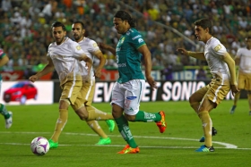 Pumas gana y es l&iacute;der general