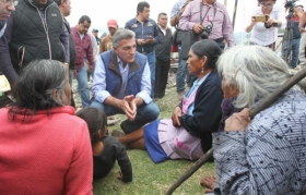 Tony Gali visita y refrenda su apoyo a las v&iacute;ctimas de la explosi&oacute;n en Chilchotla