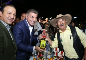 Se realizar&aacute; concurso para el dise&ntilde;o del vaso mezcalero  