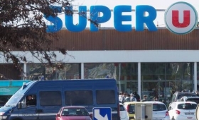 El atacante se atrincher&oacute; en el supermercado con un gendarme.