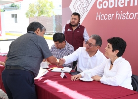  El gobernador Miguel Barbosa Huerta atendi&oacute; a 73 personas en Casa Aguayo