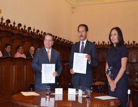 Signan convenio de colaboraci&oacute;n