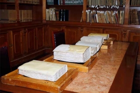Encuentran en Puebla documentos hist&oacute;ricos impresos en hojas de oro