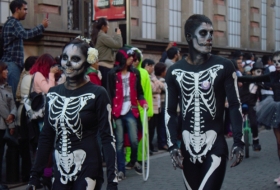 Desfile de calaveras &ldquo;L&iacute;nea del tiempo y leyendas mexicanas&rdquo;