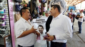 Visit&oacute; a comerciantes de La Fayuca  donde locatarios externaron su apoyo al partido Movimiento de Regeneraci&oacute;n Nacional