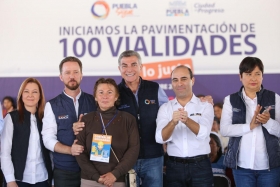 Asegur&oacute; que con estas acciones se dignifica la imagen urbana, debido a que contar&aacute;n con guarniciones, banquetas y m&aacute;s de 800 luminarias