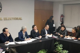 Diputados locales se reuni&oacute;n con funcionarios del INE 