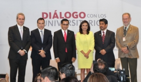 Vincular servicio social con demanda laboral propone Blanca Alcal&aacute; a universitarios