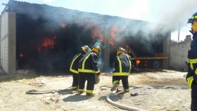 Mil 300 pacas de zacate hab&iacute;an entrado en combusti&oacute;n al interior de un inmueble,