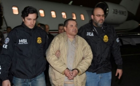 El "Chapo" Guzm&aacute;n asegura que "est&aacute; enfermo" por su aislamiento en EU