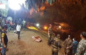 Cavan hoyo con la esperanza de encontrar a ni&ntilde;os en cueva en Tailandia