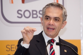Mancera: la gente espera algo m&aacute;s que s&oacute;lo PRD-PAN