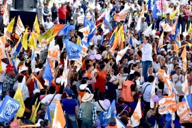  Su administraci&oacute;n continuar&aacute; otorgando uniformes gratis 