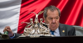 Monreal y Mu&ntilde;oz Ledo rechazan pagar consulta sobre aeropuerto