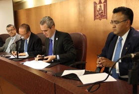 Signan convenio de colaboraci&oacute;n. 