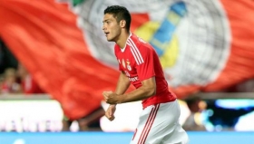 El delantero mexicano entr&oacute; al minuto 73.