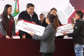 "Estamos empe&ntilde;ados en integrar un gobierno cercano a la gente", sentenci&oacute;.
