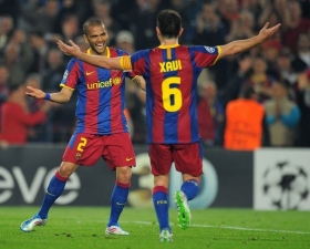 El defensa brasile&ntilde;o Dani Alves, deja el n&uacute;mero 22.