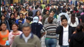 Cuando m&aacute;s solos nos sentimos buscamos a otras personas que nos puedan ayudar.
