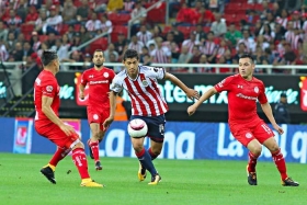 El Campe&oacute;n Chivas empata