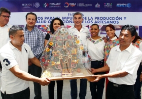 Con el Fonart se brinda capacitaci&oacute;n y asistencia t&eacute;cnica para mejorar la elaboraci&oacute;n y comercializaci&oacute;n de los productos.