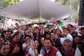 Reconstruiremos una nueva clase pol&iacute;tica y desterraremos a los pol&iacute;ticos podridos